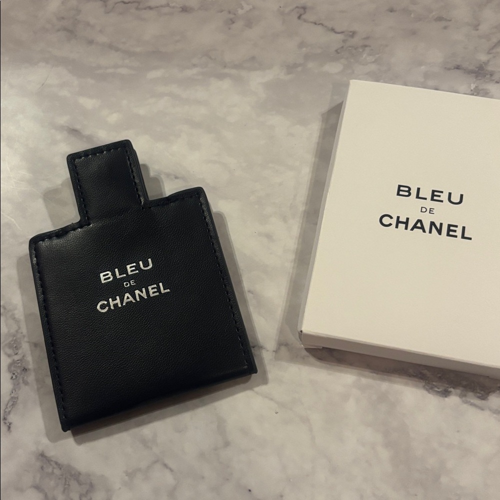 CHANEL Bleu De Chanel Mirror and Comb
